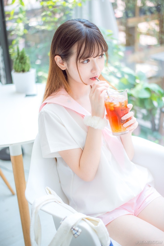 瀑布对悬崖无可畏惧，所以唱出气势磅礴的生命之歌。